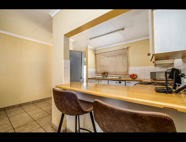 2 BEDROOM TOWNHOUSE FOR SALE IN SUNDOWNER
